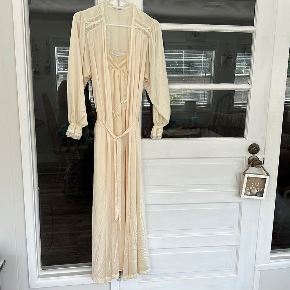 Vintage Miss Elaine Cream Nightgown and Robe Set